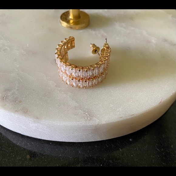 MAKE ME AND OFFER Gold Luxury Zircon Rectangle Shape Hoops - Picture 5 of 5